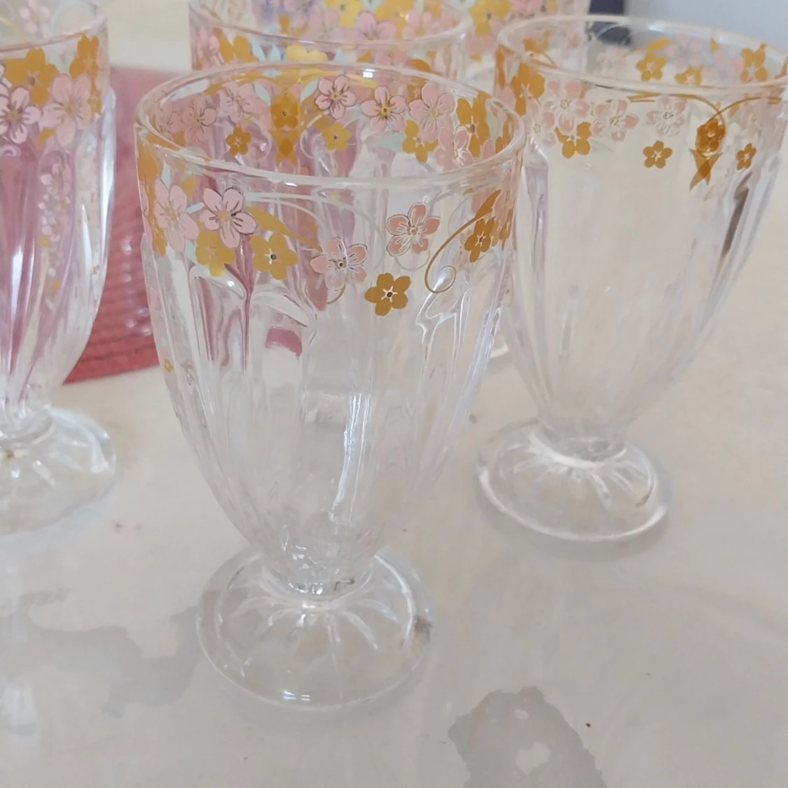 5 glas och 1 kanna väldigt fint - 91