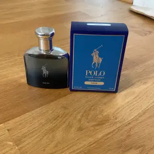Polo Ralph lauren perfume deep blue. 75 ml. Nästan oanvänd. Luktar riktigt gott, fungerar året runt. Priset kan diskuteras. Nypris: 1000 kr