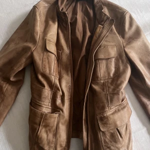 Marc O’Polo skinnjacka - 100% läder, vintage brun/konjaks skinnjacka från Marc O’Polo. 