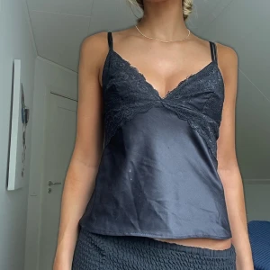 Svart linne - Inga synliga tecken på användning 🖤