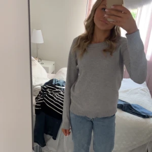 Stickad tröja  - Säljer denna fina stickade tröja från vila i storlek S💕