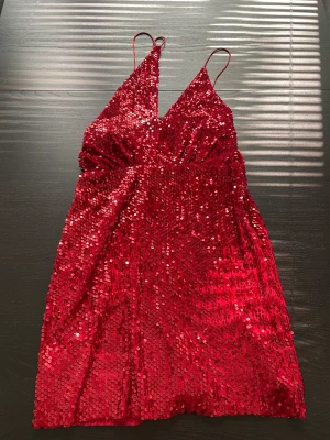 Röd glitter klänning  - Storlek S super fin och knappt använd 