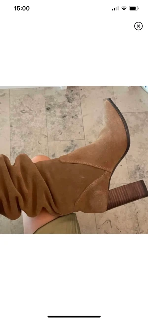 Mocka stövlar  - Bruna mocka stövlar endast använda 3gr så i princip nyskick! 