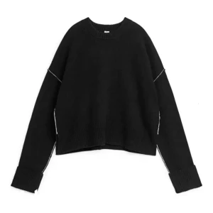 Stickad tröja  - Supersnygg stickad tröja från arket med vita detaljer. Lite nopprig men annars nyskick! 💕 OBS: frakt tillkommer! 