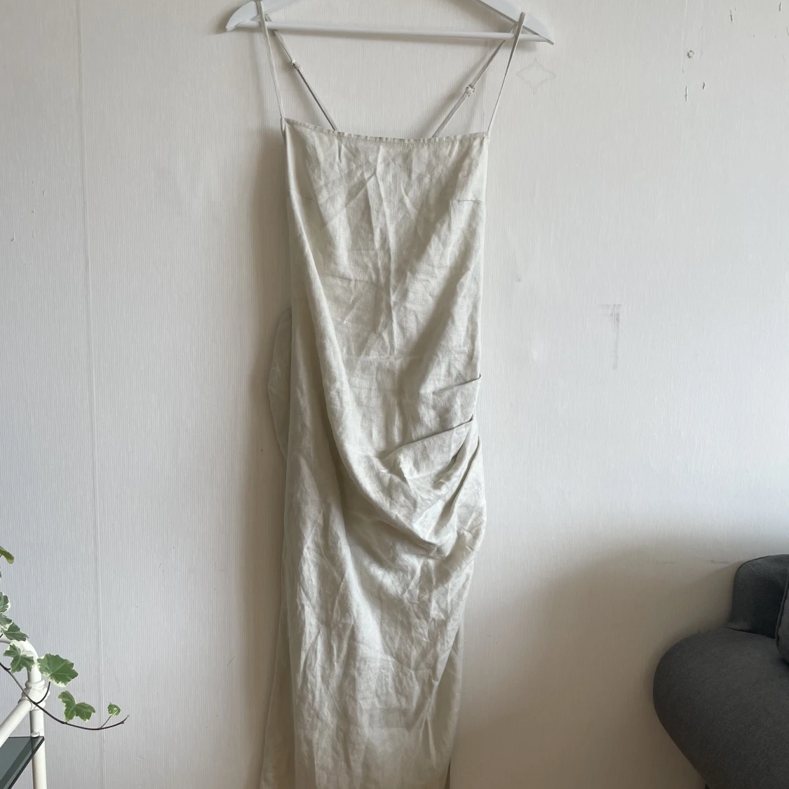 Fin klänning med öppen rygg - 91