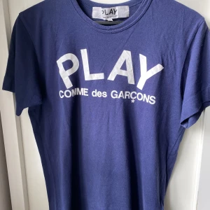 Comme des garçons T shirt - CDG t shirt storlek XS