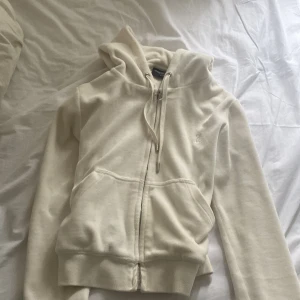 Juicy couture kofta - Juicy kofta i vit