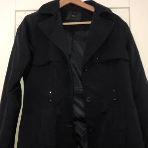 Zero svart jacka  - Nypris ca 1800kr knappt använd, 600kr 💛
