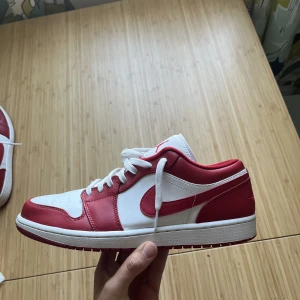 Jordan 1 Low Gym red - Väldigt bra skick 
