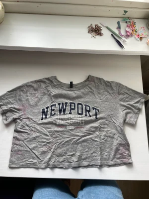 Croppad t-Shitt  - Använt några gånger, skön t-Shitt för sommaren bra skick 