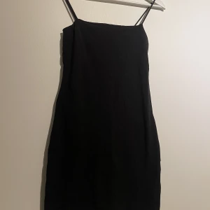 Figurnära klänning  - Fin figurnära klänning i bra skick från Gina Tricot🌸
