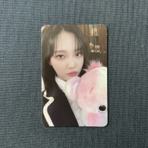 moon sua photocard  - billlie moon sua tbop 1 photocard. skickas i toploader. frakt 15kr