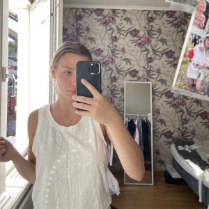 Calvin Klein - Vitt träningslinne från Calvin Klein 🤍  Storlek S 🤍