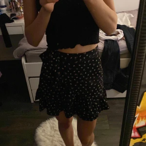 Volangkjol  - Jättefin blommig volangkjol💕