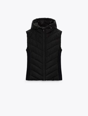 Zara väst - Zara väst i strlk 34, jätte fint skick o säljer då den inte kommer till användning.