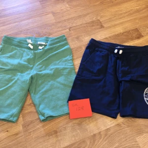 Barn shorts - Två par shorts i fint skick I priset ingår bägge shortsen 