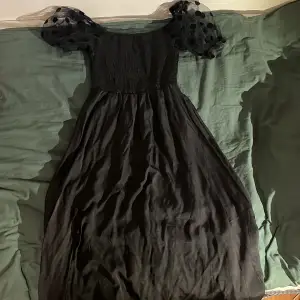 Lång svart klänning, inte använd