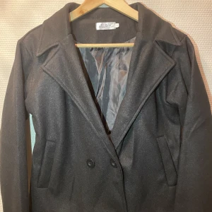 Kappa - Helt oanvänd lite kortare kappa . Köptes för 500