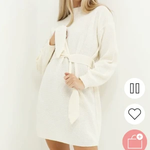 Stickad klänning - Stickad klänning i storlek 36 i nyskick, nypris 399kr🦋 hör av er vid minsta intresse eller funderingar 🫶 kostnad för frakt tillkommer, se fraktalternativ nedan 📦