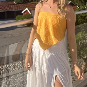 Sommartopp - Sommartopp från zara. Går att ta bort axelbanden. 