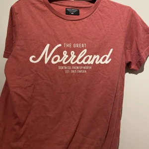 Norrland T-shirt!  - Hej! Säljer min Norrlands unisex iver size T-shirt eftersom jag inte använder den🌸 oanvänd o i ny skick 