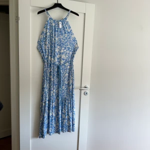 Klänning  - Ny klänning, str L. 