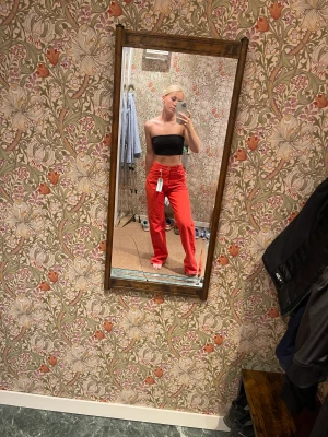 Jeans - Superfina jeans i en orange röd färg! Aldrig använda!