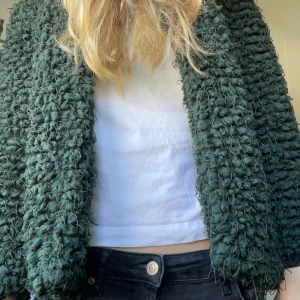 Trekvartsärmad jacka! - Jätte fin trekvartsärmad jacka från zara. Jätte fin och sparsamtanvänd🙌💗 skriv för frågor eller bilder!