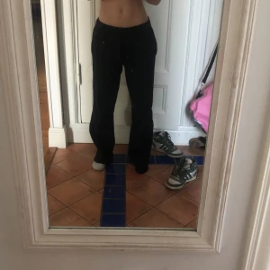 Lågmidjade mjukisar - Ett par assköna mjukisbyxor storlek s säljs då de inte kommer till användning