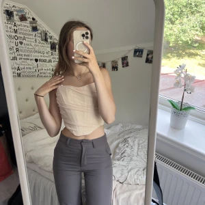 korsett - säljer denna fina korsettopp! endast använd 1 gång!