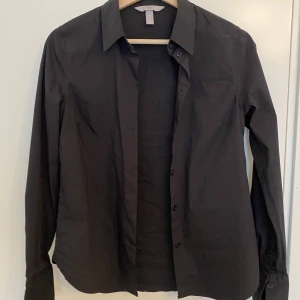 Svart skjorta  - Svart skjorta från HM