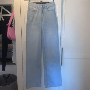 Ljusblåa jeans från lager 157 som säljs pga för liten storlek 🌸