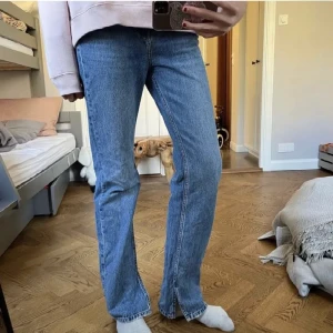 Jeans - Säljer dessa jeans🌟bild från säljaren