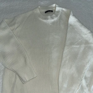 Oversized stickad tröja - Oversized tröja stickad från Shein. Lite nopprig men annars i bra skick. Köpt för 150