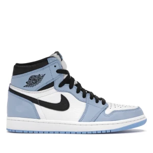 Air Jordan 1 Retro High OG ‘University Blue’ - Kommer inte till användning dock har jag andvänt dem ett pat gånger (under sommaren). Lite lösa stygn, lite creasade, skador vid sulan. Säljs för ett väldigt billigt pris, vill bli av med dem. Replika. Kommer utan kvitto och låda. Kan mötas i Trollhättan