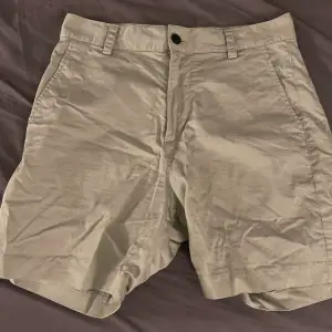 H&m shorts som är använd 1-2 gånger bra skick och inget slitet skön pass form