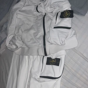 Stone island dress helt ny  - Använt 1 gång  Säljer för sjukt billigt 750:- annars ligger dressen på 1400:- 
