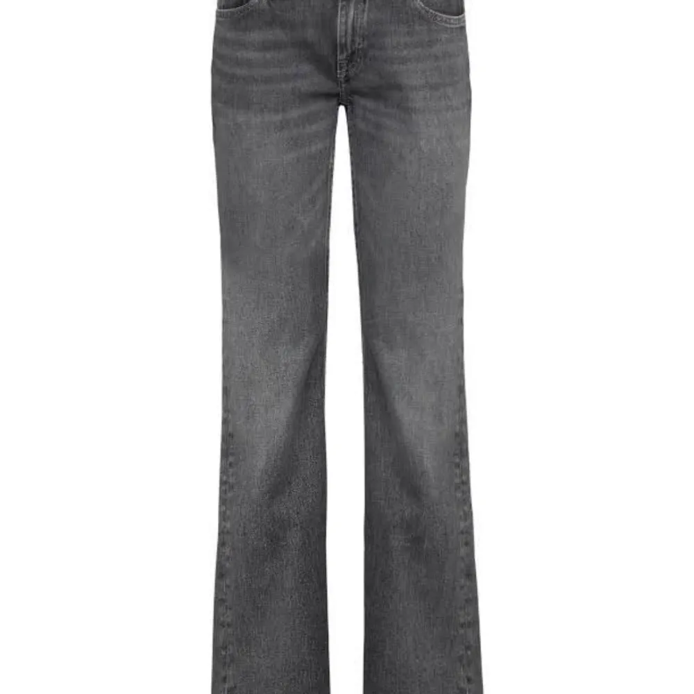 Helt nya zara jeans, säljer gör det va fel storlek. Jeans & Byxor.