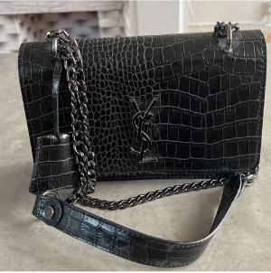 Saint Laurent Axelväska - Helt ny axelväska, bra skick. Oanvänd. 