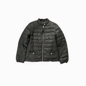 Kappahl Jacka - Jätte fin tunn jacka från kappahl! Bra passform! 👕TITTA MIN SIDA SÅ DU INTE MISSAR NÅGOT ÄNNU FETARE!🍾💶Kom dm ifall du har några frågor!🙋‍♂️😊