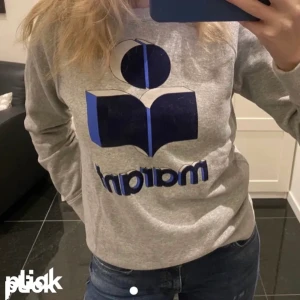 Marant tröja  - Säljer min jättesnygga marant tröja, jättebra skick (lånad bild) storleken är 38 och passar mig perfekt som brukar ha storlek Xs och S💓