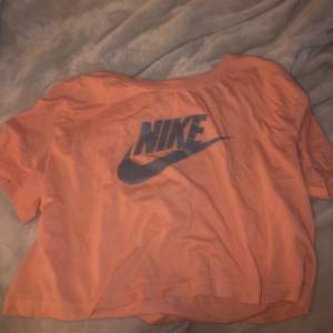 Kroppad Nike t-shirt 