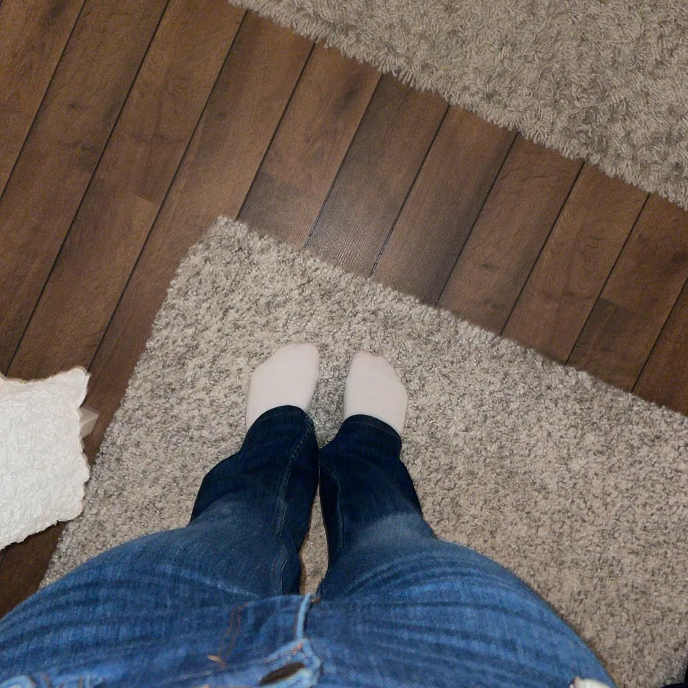 Super fina jeans från dobber vet inte om de finns och köpa någon stans men jag säljer dessa iallafall jag är 160cm och de är på gränsen till för korta så någon som är typ 150-155 skulle passa med dom här skriv för intresse (bra skick). Jeans & Byxor.
