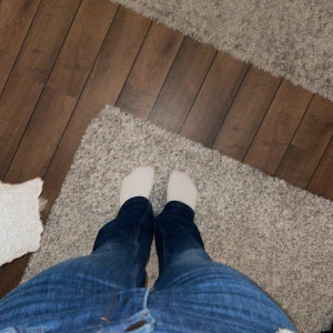 Lowrice jeans från dobber - Super fina jeans från dobber vet inte om de finns och köpa någon stans men jag säljer dessa iallafall jag är 160cm och de är på gränsen till för korta så någon som är typ 150-155 skulle passa med dom här skriv för intresse (bra skick)