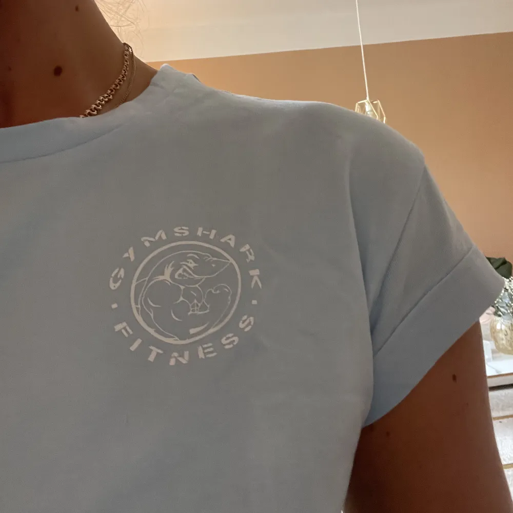 Croppad T-shirt från gymshark. Aldrig använd💙 Storlek XS.. T-paidat.
