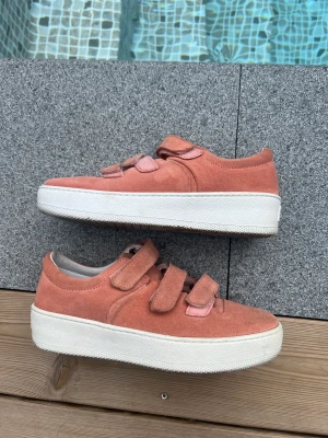 Skor - Sneakers från Jim Rickey, storlek 37.