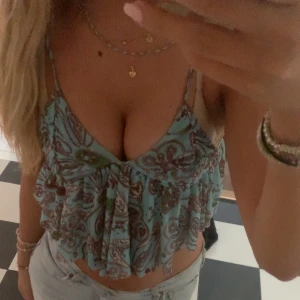 Urban outfitters linne - Superfint linne köpt 1 år sen för 350 men använder inte så kan lika gärna sälja🩷👌