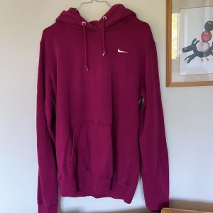 Hoodie - Snygg nike hoodie, passar lika bra till vardags som till träningen 