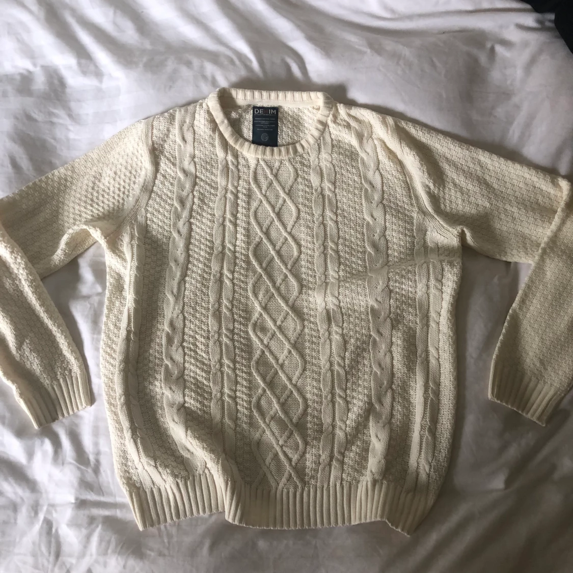 Varmvit kabelstickad tröja L 