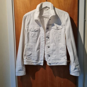 Vit jeansjacka - Vit jeansjacka  Mint-condition 